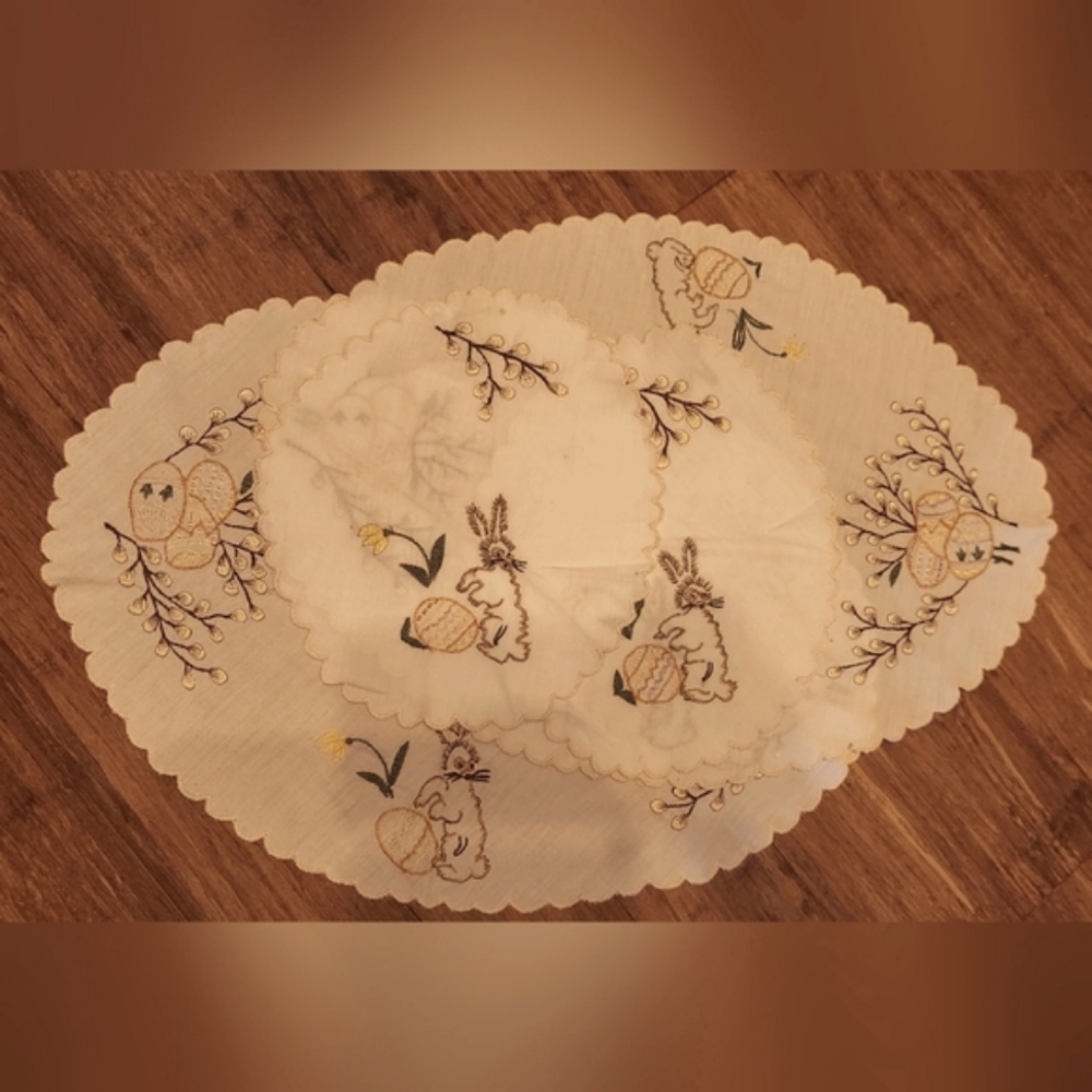 Vintage embroidered Bunny linens